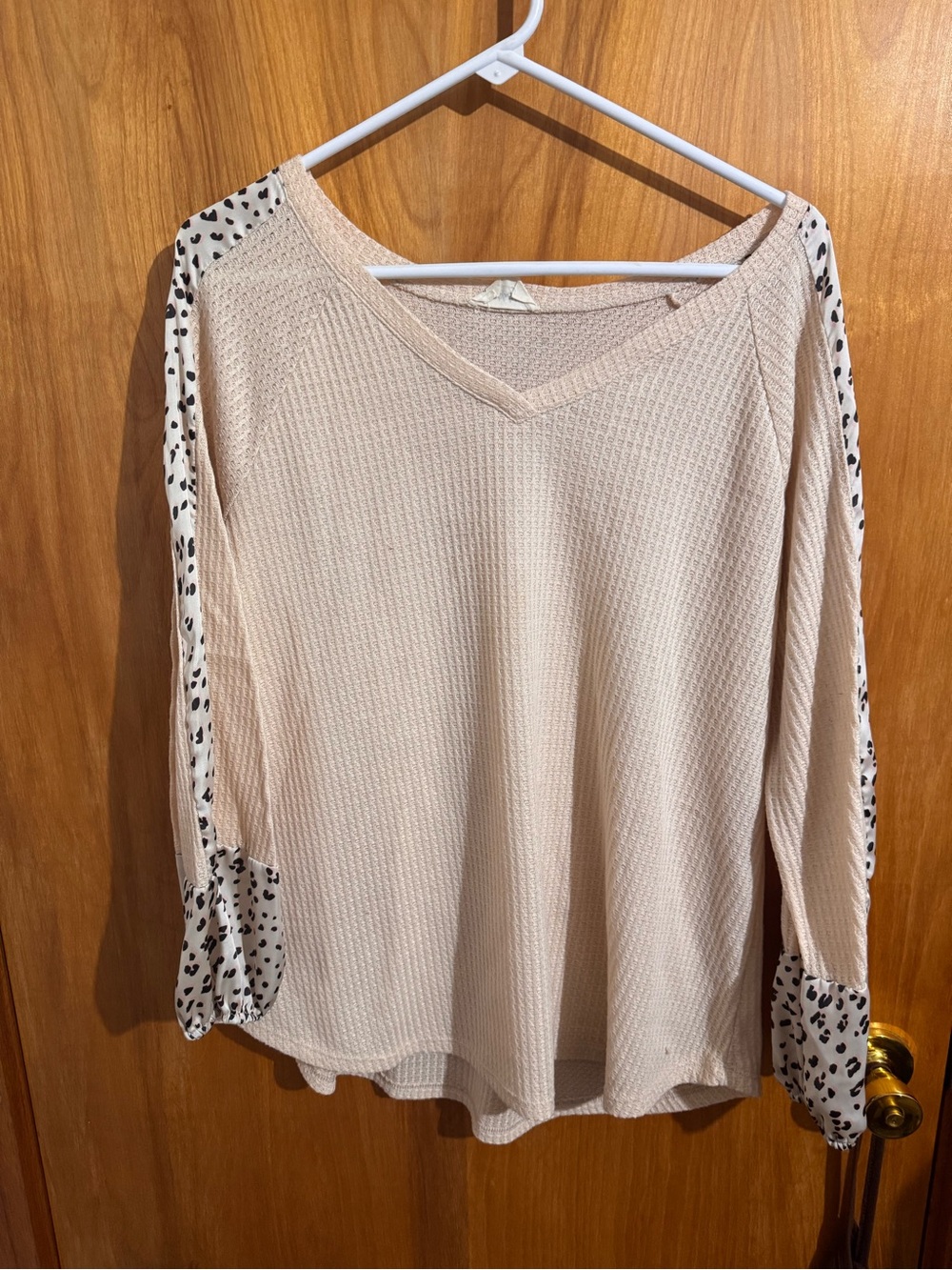 Women's Cream Waffle Knit V-Neck Top with Printed Sleeve Detail